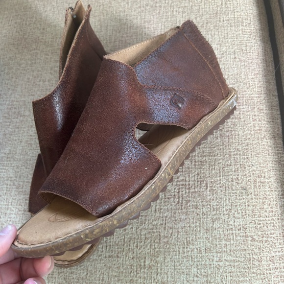 NEW Born Women's Brown Sandals - Picture 1 of 6